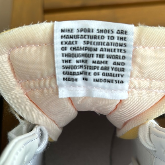 Nike blazers mid ‘77. Leather upper. Size 10 Women. White w/black Nike swoosh. - Picture 5 of 5